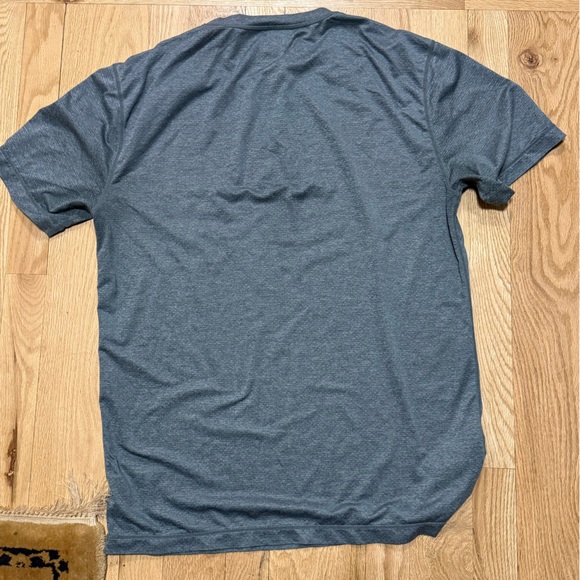 Vuori Tradewind Performance Tee - Picture 4 of 4